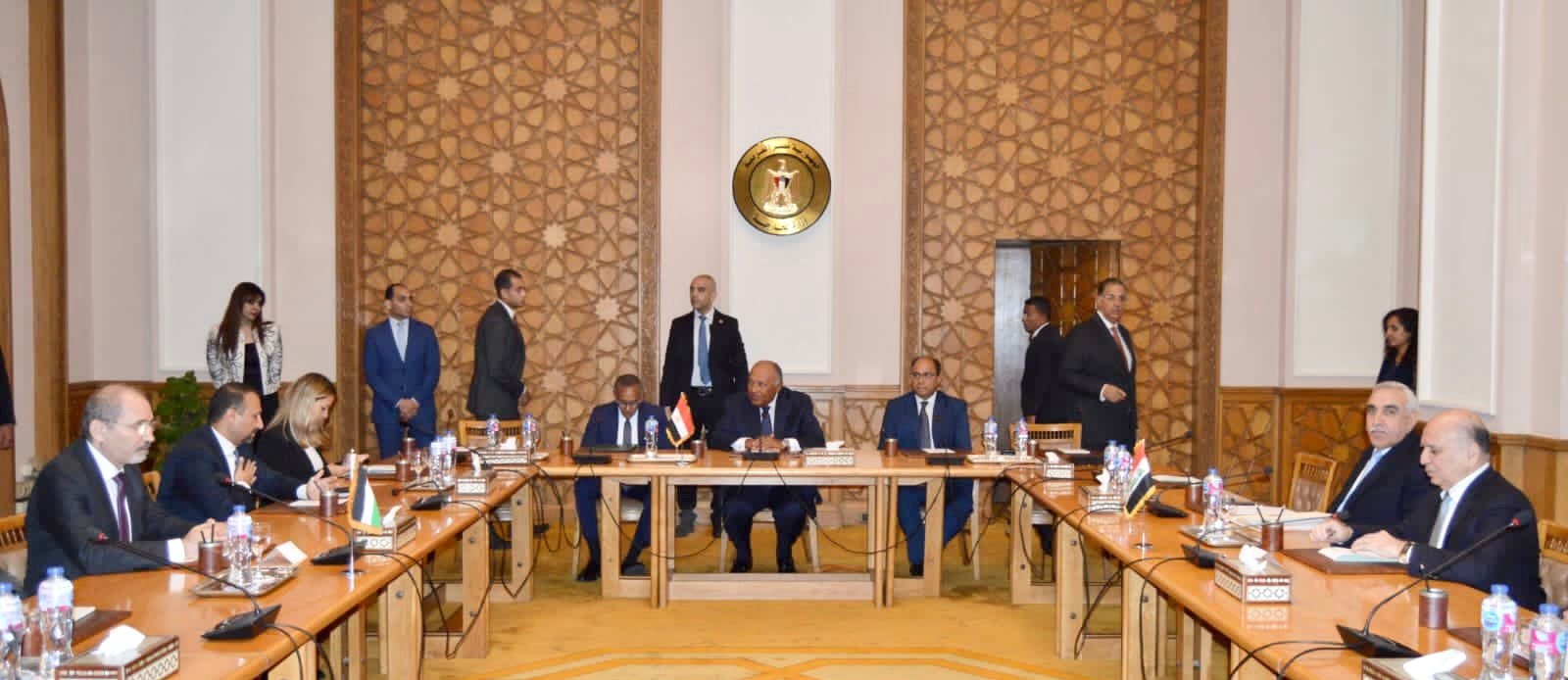وزراء خارجيَّة العراق والأردن ومصر يعقدون اجتماعاً ثلاثيّاً في القاهرة 