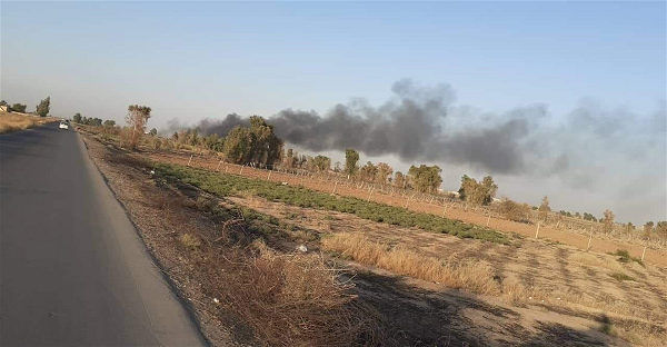 بالصور.. تصاعد النيران من قاعدة بلد وانباء عن تعرضها لقصف بالقذائف