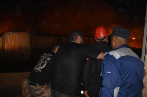 الدفاع المدني: ابعاد النيران عن 6 مخازن مجاورة لحريق كدس العتاد في بلد