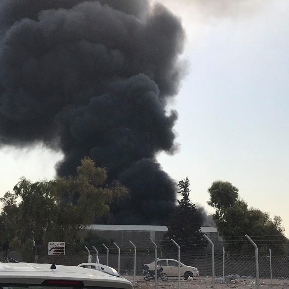 حريق كبير داخل أحد المخازن التجارية في اربيل (صورة)